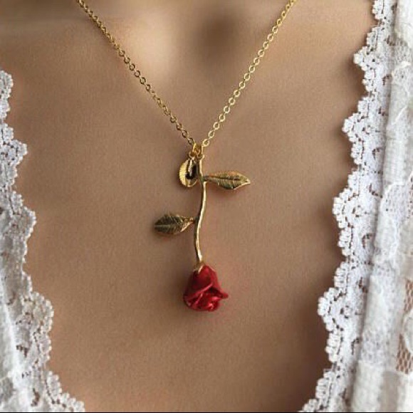Jewelry - Gold rose necklace